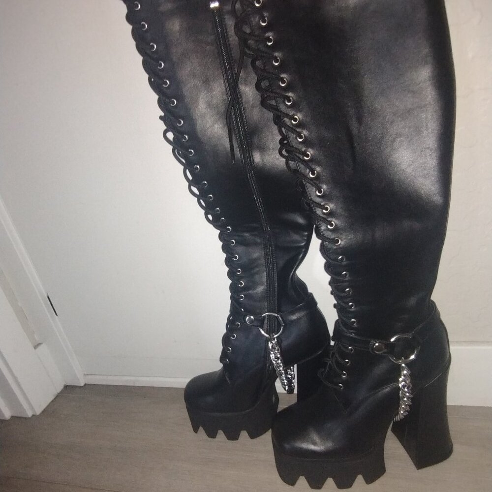 Lamoda deceiving ways knee high boots